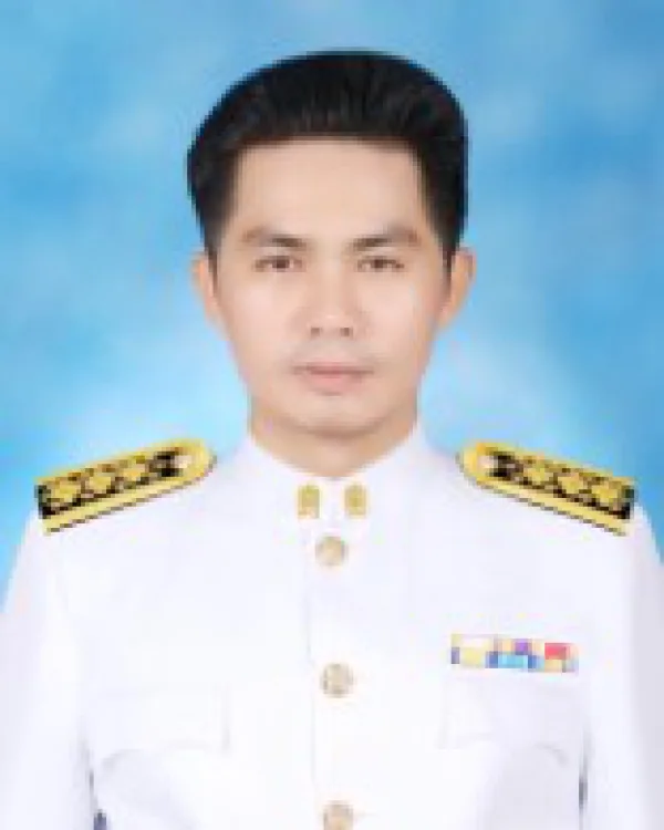 นายวราวุธ หลอดสว่าง