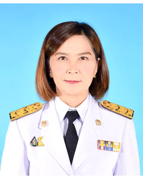 นางขวัญกมล พลเยี่ยม